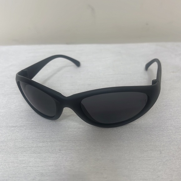 R+S Black Frame Polarized Sunglasses UV400 - Picture 4 of 15